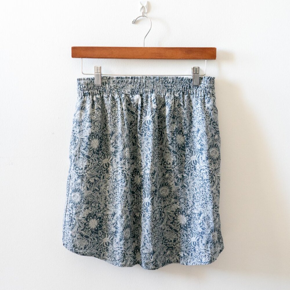 LOFT Blue Mini Skirt With White Flower Pattern Size Small